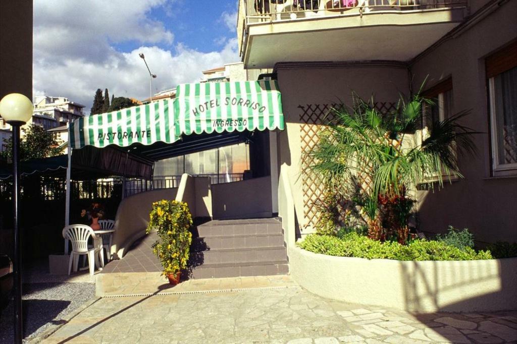 Albergo Sorriso Spotorno Buitenkant foto